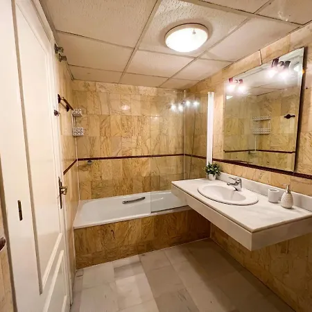 Apartment Apartamento 3 Dormitorios En Centro De Con Parking Privado *