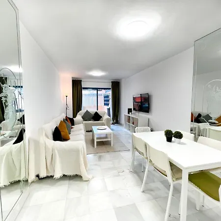 Apartamento 3 Dormitorios En Centro De Con Parking Privado Marbella