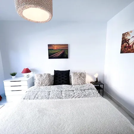 Apartamento 3 Dormitorios En Centro De Con Parking Privado *