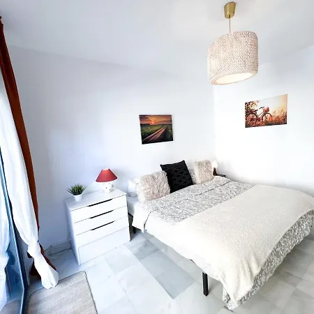 Apartamento 3 Dormitorios En Centro De Con Parking Privado Marbella